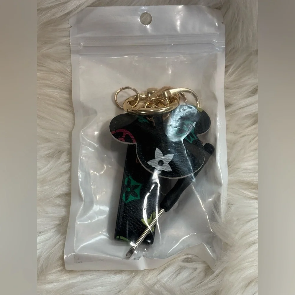 Mouse Faux Leather Keychain with screwdriver
